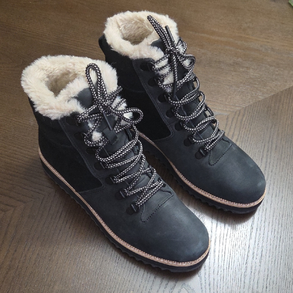 Toms Black Boots with Cream Lining Women's Size 10